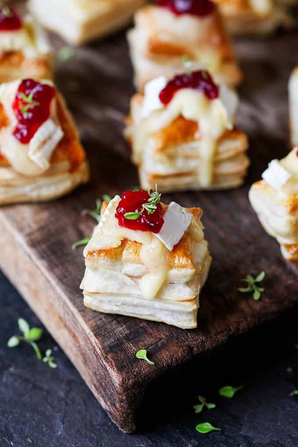 Cranberry Brie Bites #Christmas #appetizers #recipes #trendypins