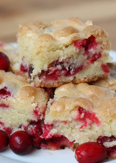 Cranberry Christmas Cake #Christmas #recipes #dinner #trendypins