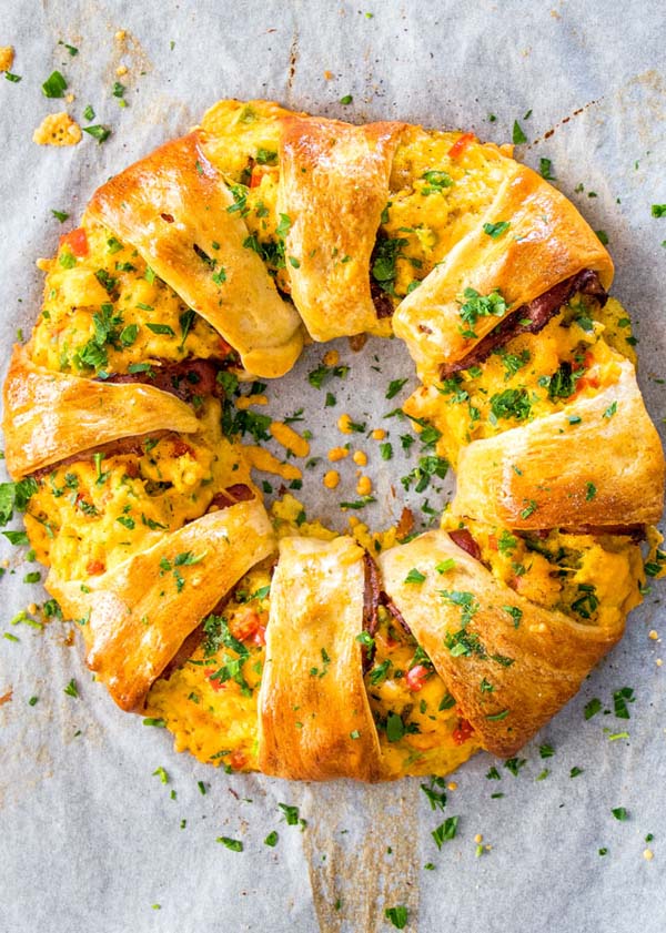 Crescent Bacon Breakfast Ring #Christmas #recipes #dinner #trendypins