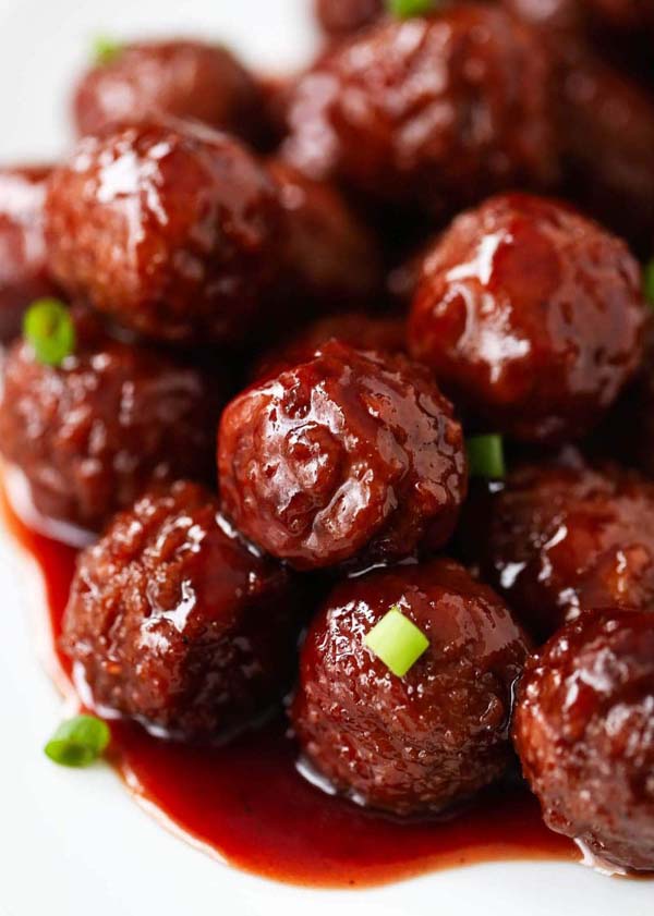 Crockpot-Grape-Jelly-and-BBQ-Meatballs #Christmas #recipes #dinner #trendypins