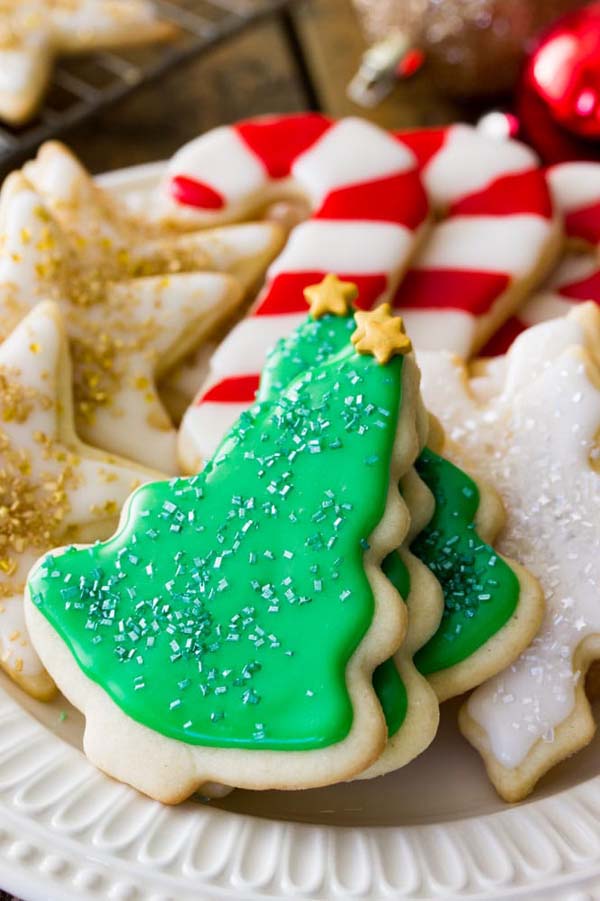 Easy Sugar Cookie Recipe with Icing #Christmas #recipes #dinner #trendypins