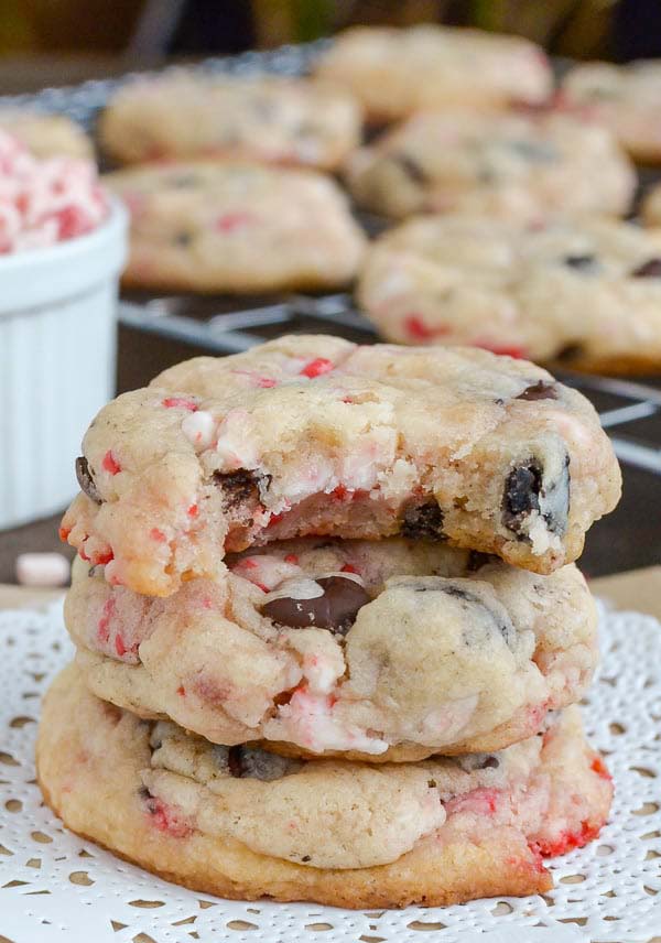 Oreo Peppermint Crunch Cookies #Christmas #recipes #dinner #trendypins