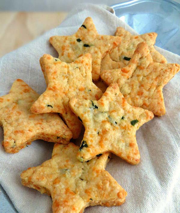 Parmesan Cheddar Basil Bites #Christmas #appetizers #recipes #trendypins