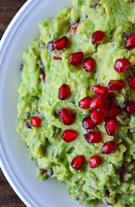 Pomegranate Guacamole #Christmas #appetizers #recipes #trendypins