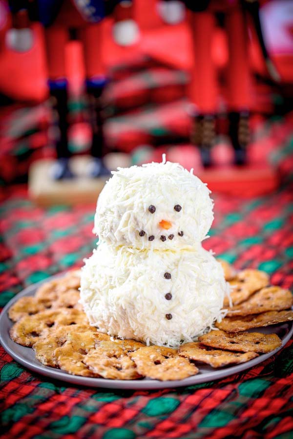 Ranch Snowman Cheeseball #Christmas #appetizers #recipes #trendypins