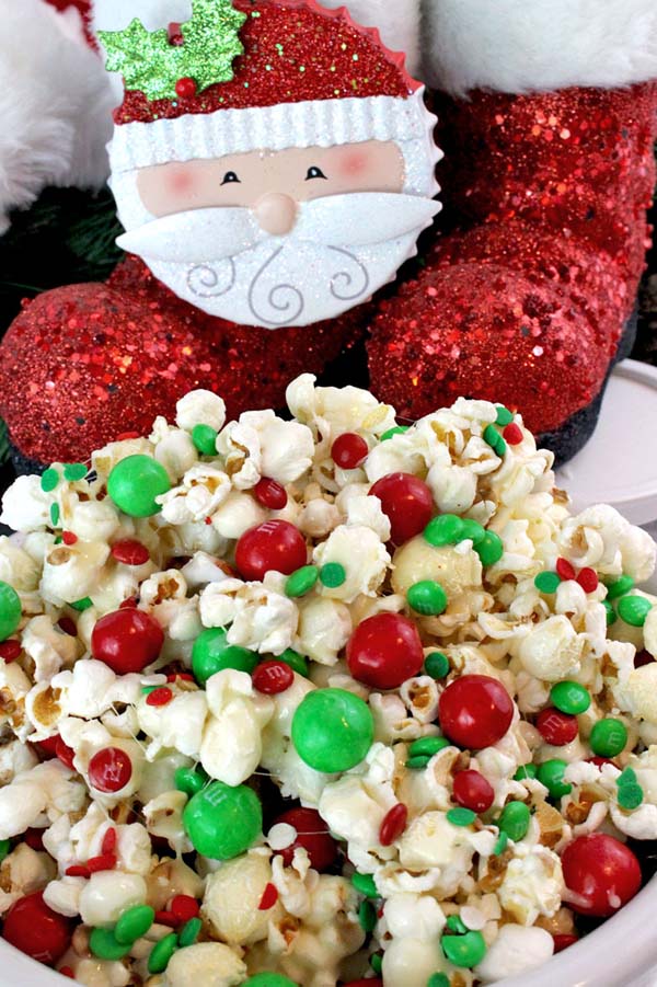 Santa Crunch Popcorn #Christmas #appetizers #recipes #trendypins