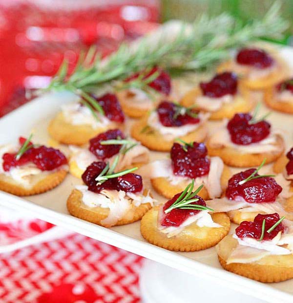 Turkey Cranberry Toppers #Christmas #appetizers #recipes #trendypins