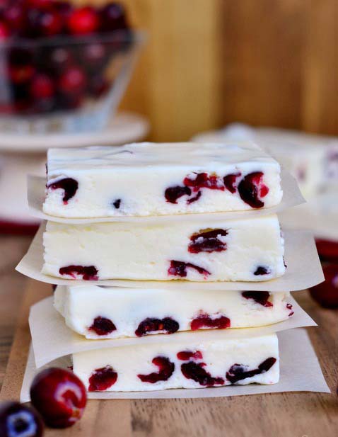 White Chocolate Cranberry Fudge #Christmas #recipes #dinner #trendypins