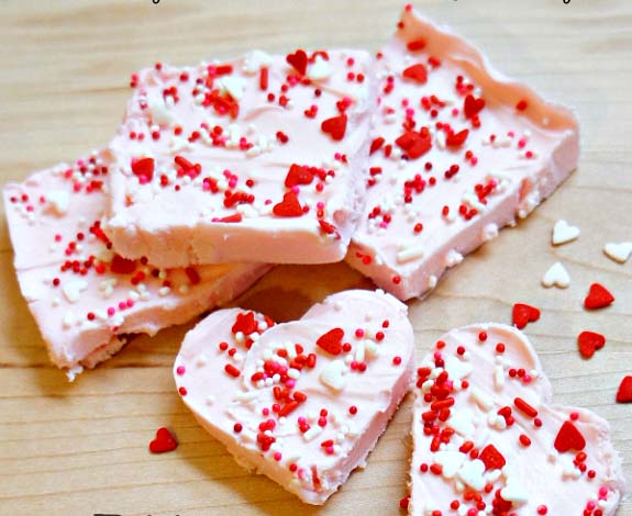 2 Ingredient Valentine’s Day Fudge #Valentine's Day #recipes #treats #trendypins