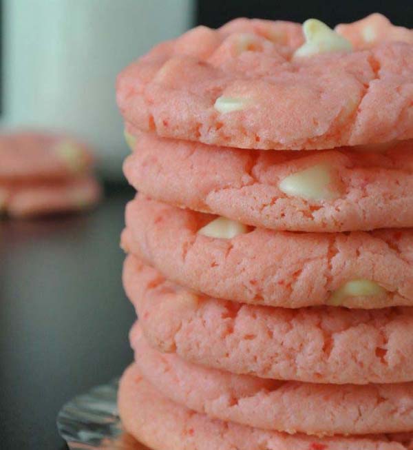 4 Ingredient Strawberry White Chocolate Chip Cookies #Valentine's Day #recipes #desserts #trendypins