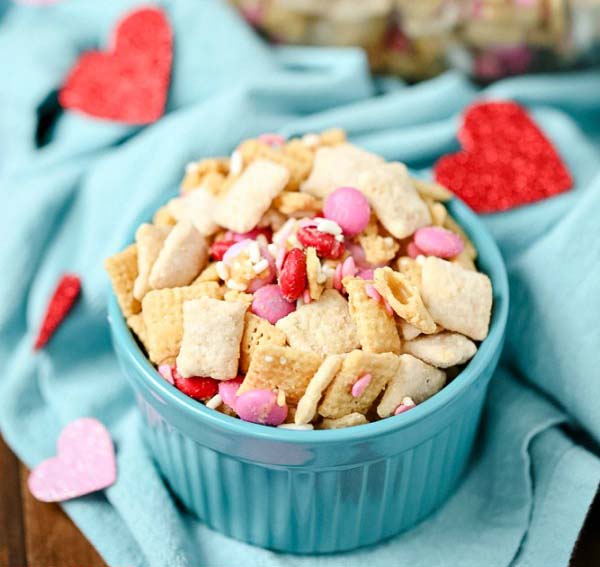 Another Valentine’s Day Chex Mix #Valentine's Day #recipes #treats #trendypins