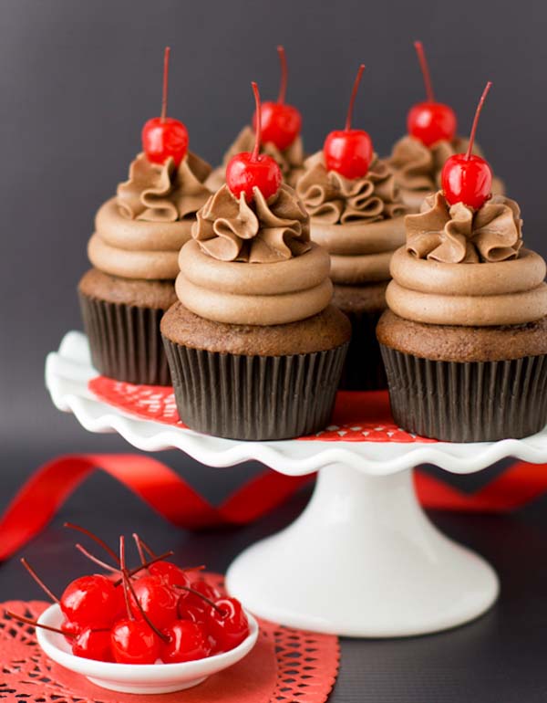 Chocolate Cherry Amaretto Cupcakes #Valentine's Day #recipes #cupcakes #trendypins