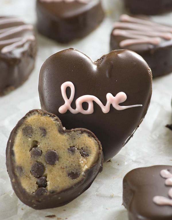 Chocolate Chip Cookie Dough Valentine’s Hearts #Valentine's Day #recipes #desserts #trendypins