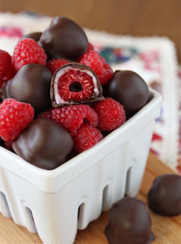 Chocolate Covered Raspberries #Valentine's Day #recipes #treats #trendypins