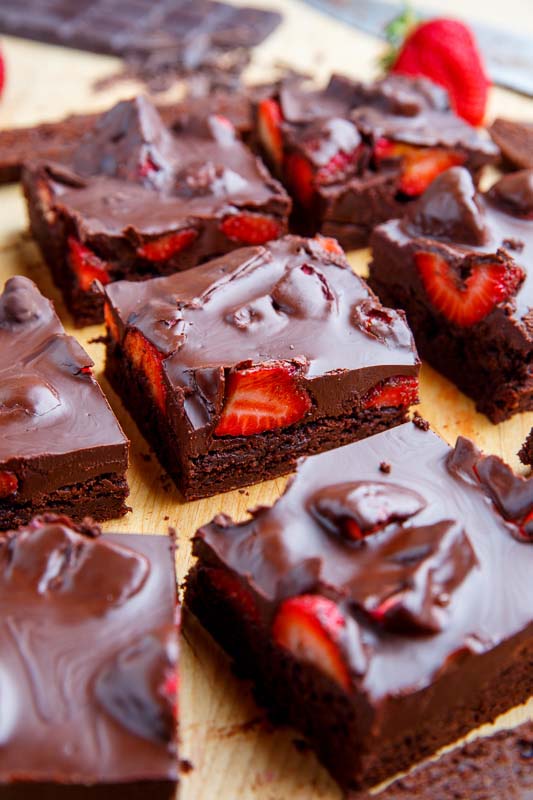 Chocolate Covered Strawberry Brownies #Valentine's Day #recipes #desserts #trendypins