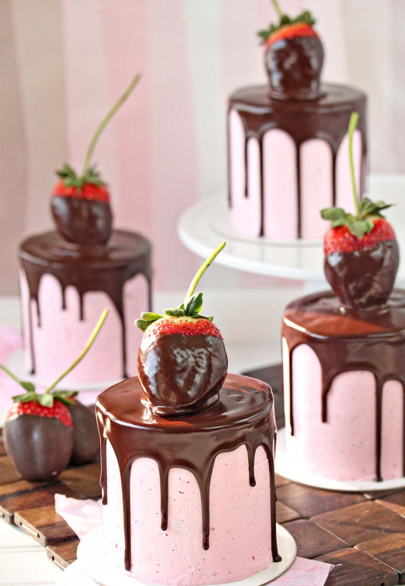 Chocolate Covered Strawberry Cakes #Valentine's Day #recipes #cakes #trendypins