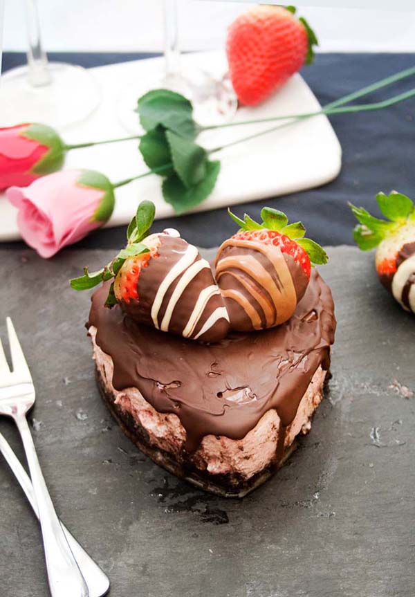Chocolate Covered Strawberry Cheesecake for Two #Valentine's Day #recipes #desserts #trendypins