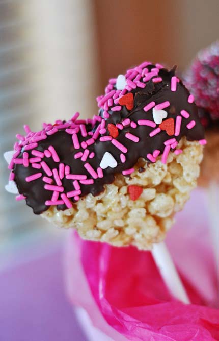 Chocolate Dipped Heart Shaped Rice Krispies #Valentine's Day #recipes #desserts #trendypins