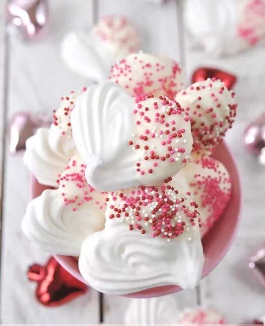 Chocolate Dipped Meringue Heart Cookies #Valentine's Day #recipes #desserts #trendypins