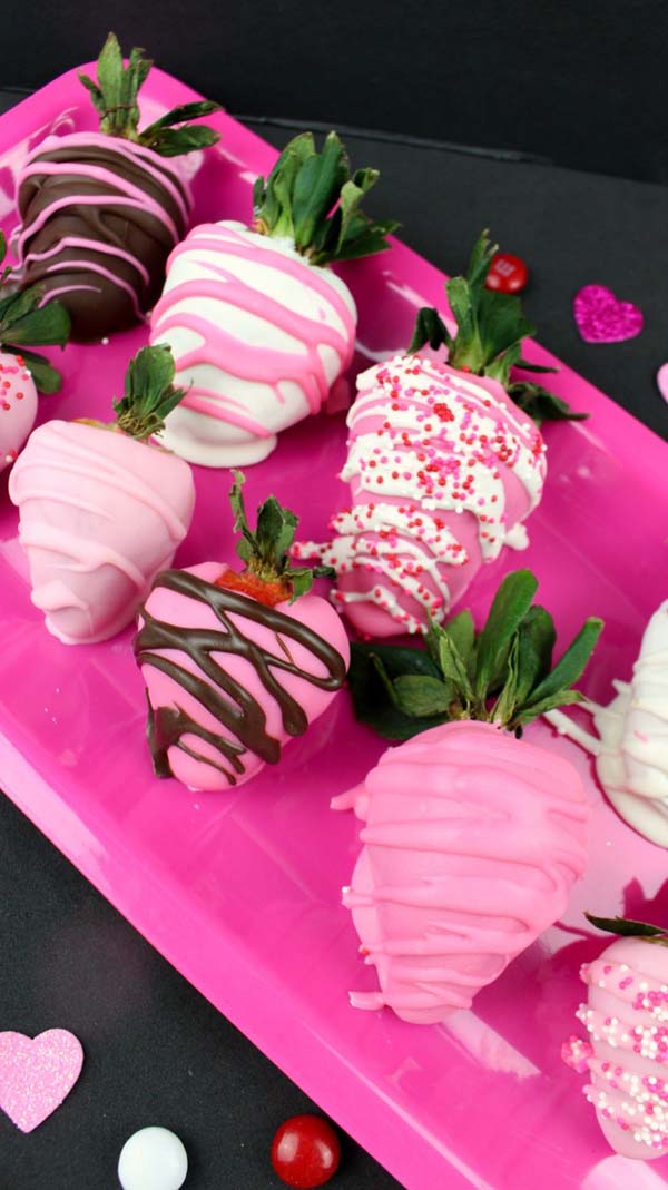 Chocolate Dipped Strawberries #Valentine's Day #recipes #treats #trendypins