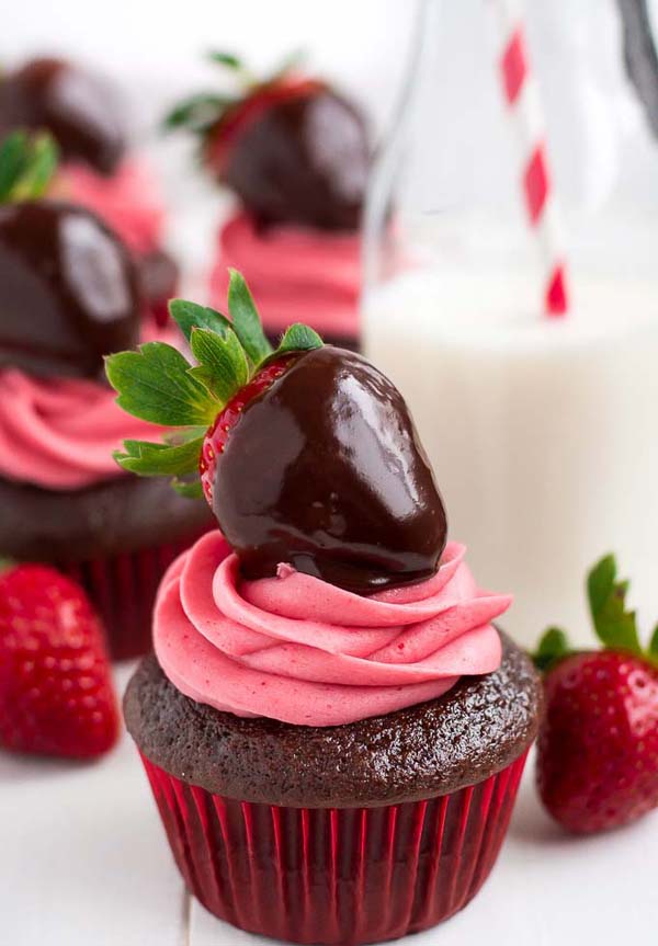 Chocolate Dipped Strawberry Cupcakes #Valentine's Day #recipes #desserts #trendypins