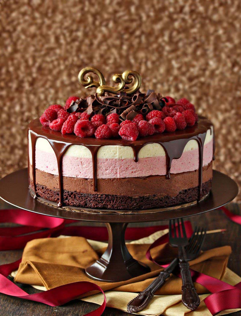 Chocolate Raspberry Mousse Cake #Valentine's Day #recipes #cakes #trendypins