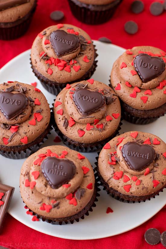 Chocolate Sweetheart Cupcakes #Valentine's Day #recipes #cupcakes #trendypins