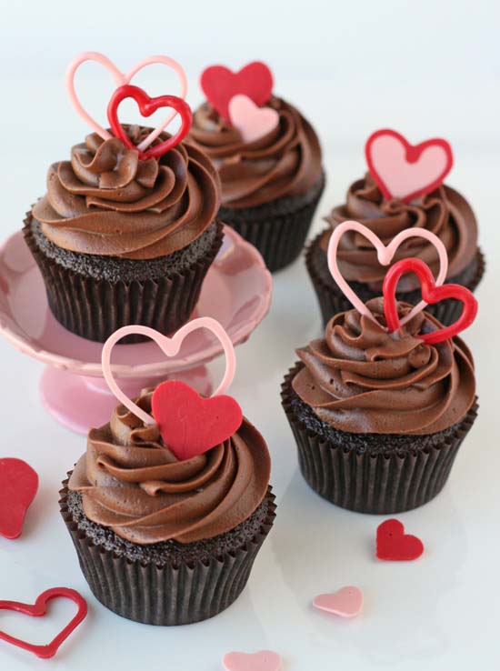 Chocolate Valentine’s Heart Cupcakes #Valentine's Day #recipes #cupcakes #trendypins