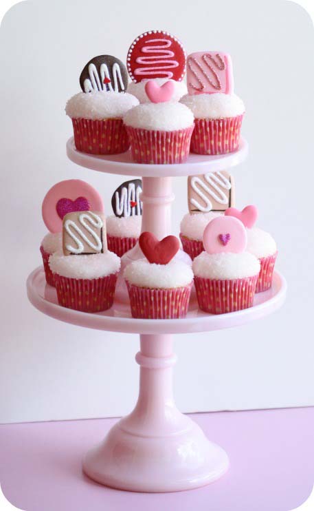 Classic Valentine Heart Topper #Valentine's Day #recipes #cupcakes #trendypins