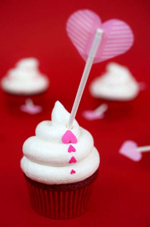 Cupid’s Arrow Cupcakes #Valentine's Day #recipes #cupcakes #trendypins