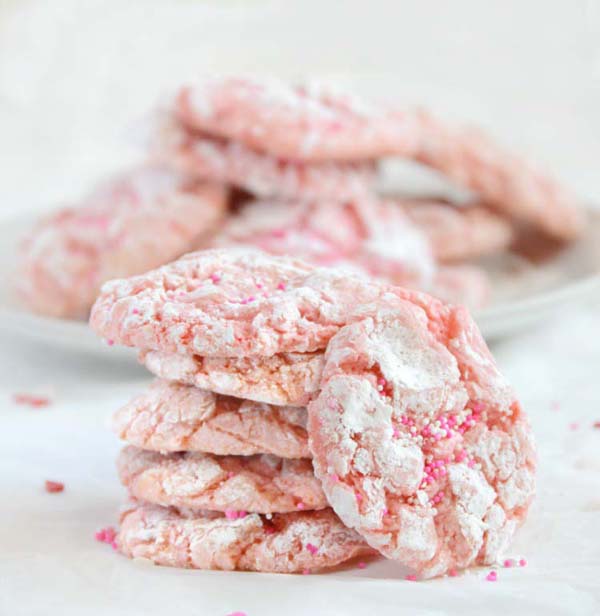 Easy Strawberry Crinkle Cookies #Valentine's Day #recipes #desserts #trendypins