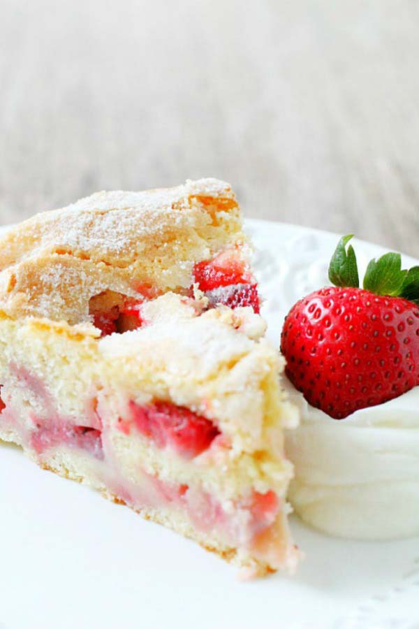 French Strawberry Cake #Valentine's Day #recipes #desserts #trendypins