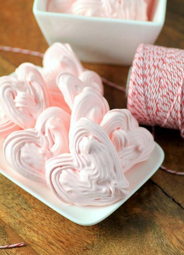 Heart Meringues #Valentine's Day #recipes #treats #trendypins