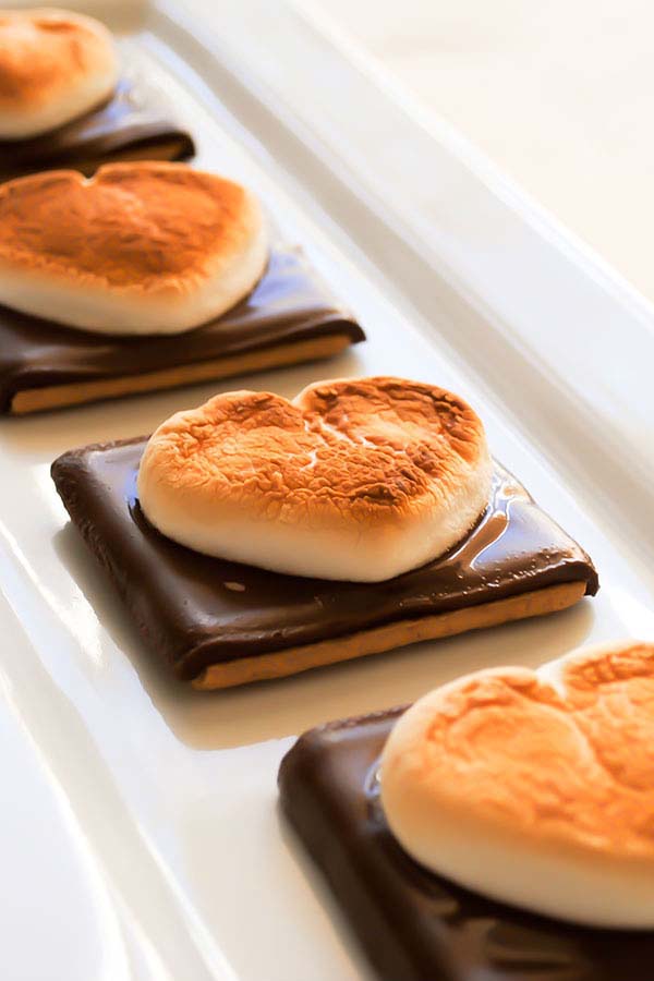 Heart S’mores #Valentine's Day #recipes #treats #trendypins