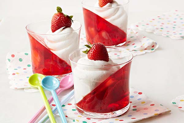 Jell-O Strawberry Parfaits #Valentine's Day #recipes #desserts #trendypins