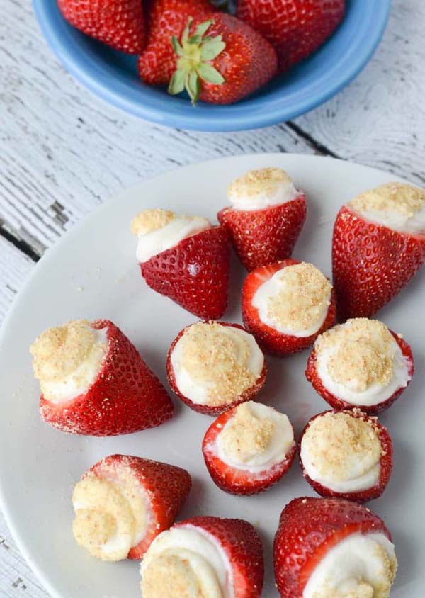 No-Bake Strawberry Cheesecake Bites #Valentine's Day #recipes #desserts #trendypins