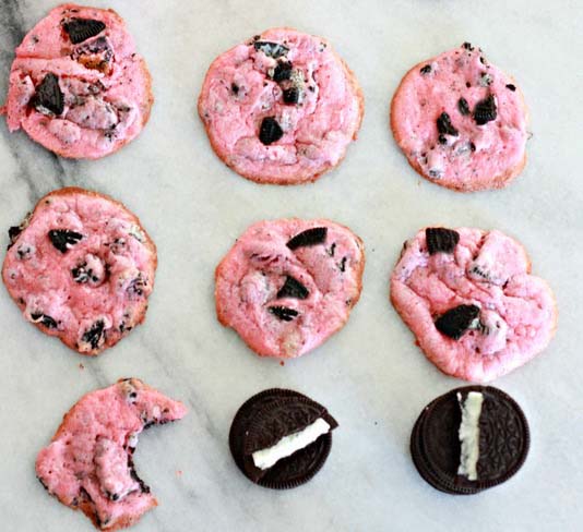 Oreo Cheesecake Cookies #Valentine's Day #recipes #desserts #trendypins