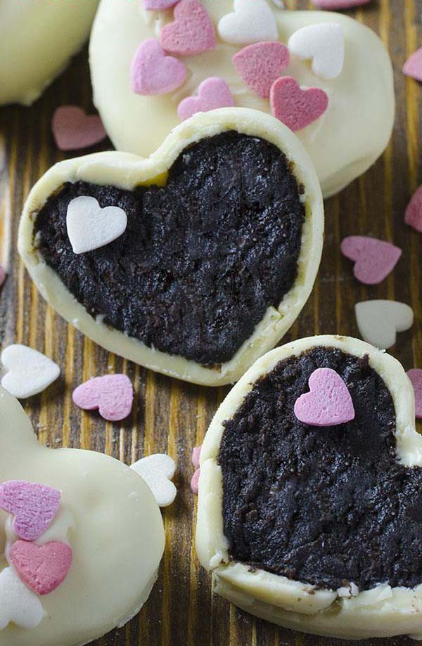 Oreo Truffles Valentine’s Hearts #Valentine's Day #recipes #treats #trendypins
