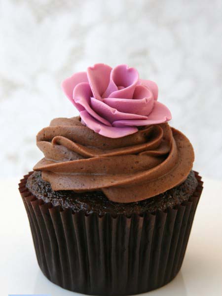 Perfectly Chocolate Cupcakes #Valentine's Day #recipes #cupcakes #trendypins