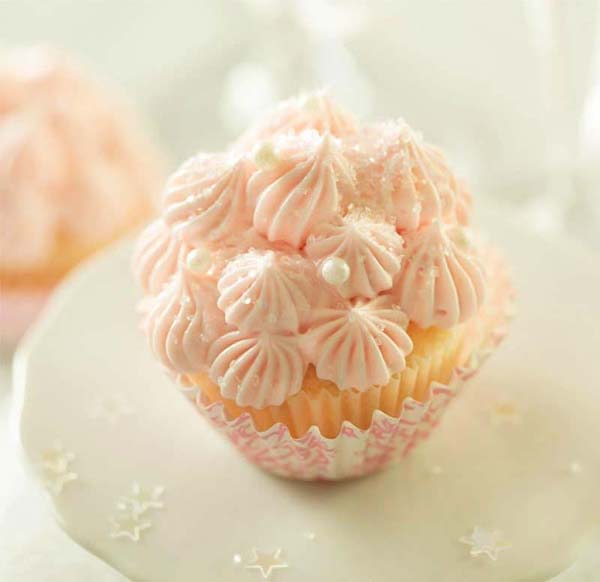 Pink Champagne Cupcakes #Valentine's Day #recipes #desserts #trendypins