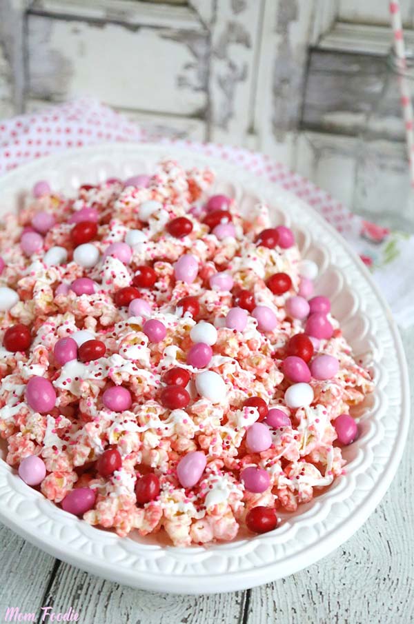 Pink Chocolate Covered Popcorn #Valentine's Day #recipes #treats #trendypins