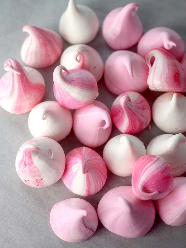 Pink Meringue Kisses #Valentine's Day #recipes #treats #trendypins