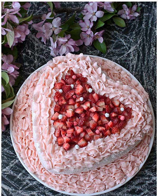 Pink Velvet Cake #Valentine's Day #recipes #cakes #trendypins