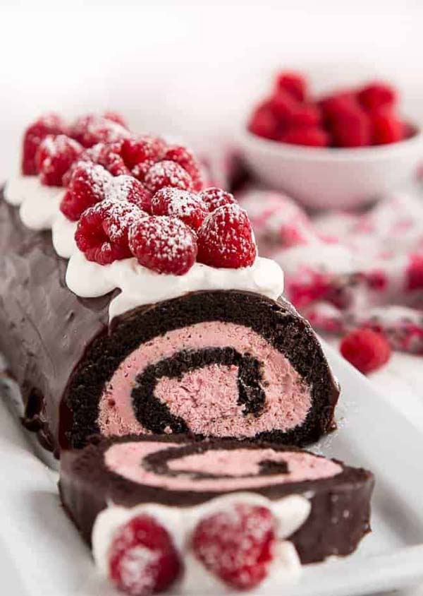 Raspberry Chocolate Swiss Roll #Valentine's Day #recipes #desserts #trendypins