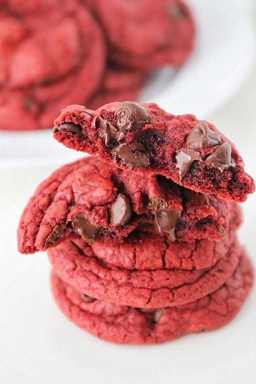 Red Velvet Chocolate Chip Cookies #Valentine's Day #recipes #desserts #trendypins