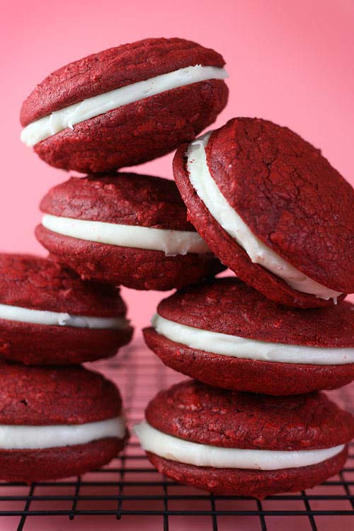Red Velvet Sandwich Cookies #Valentine's Day #recipes #desserts #trendypins