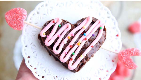 Shot Through the Heart Valentine’s Brownies #Valentine's Day #recipes #desserts #trendypins