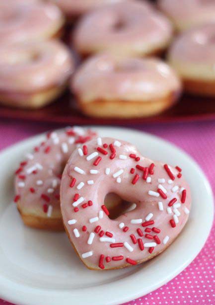 Strawberries & Cream Heart Shaped Donuts #Valentine's Day #recipes #treats #trendypins