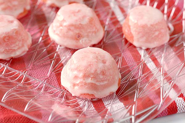 Strawberry and Cream Bites #Valentine's Day #recipes #treats #trendypins