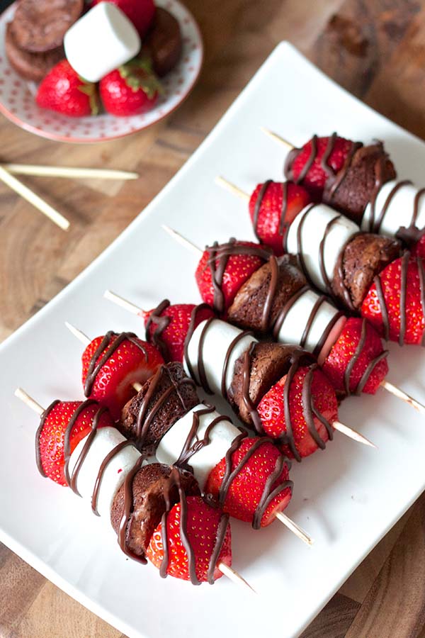 Strawberry Brownie Kabobs #Valentine's Day #recipes #desserts #trendypins